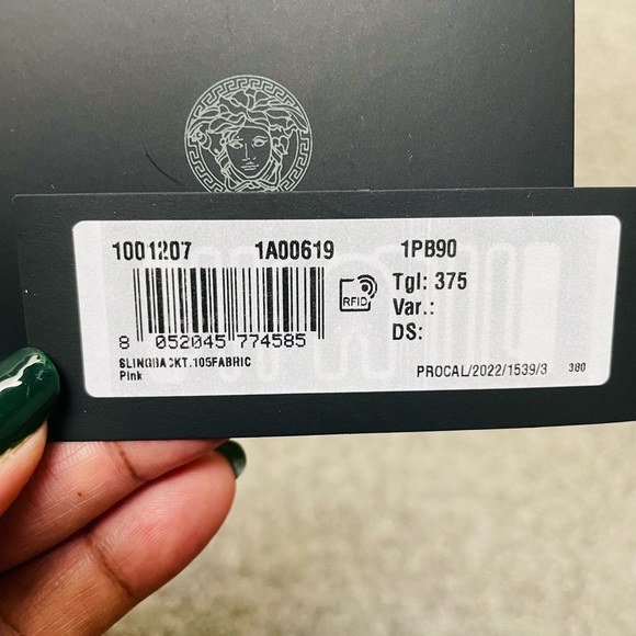 Versace

La Medusa leather slingback bump, size 7.5, brand new but not my size. - Picture 7 of 11